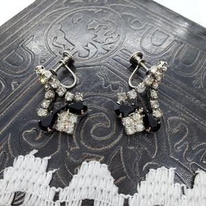 Vintage rhinestone and black Glass earrings.